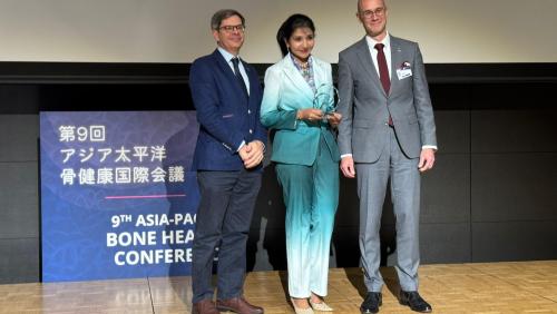 Prof. Manju Chandran receives award in Tokyo